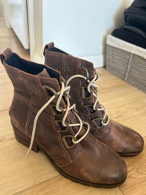 Sorel Brown Leather Lace-Up Ankle Boots with Metal Eyelets